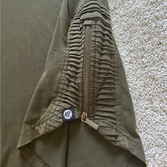 Makobi Men’s Army Green T Shirt With Pleats And Zippers Size Large - Picture 4 of 11